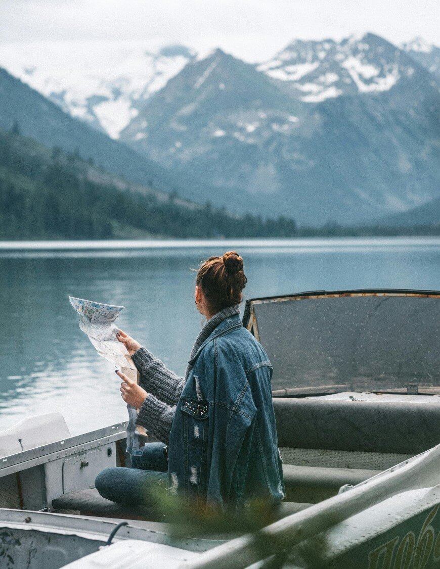 lady solo travelling